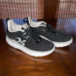 Women’s gdefy Blacksilver XLR8 Athletic Shoes
